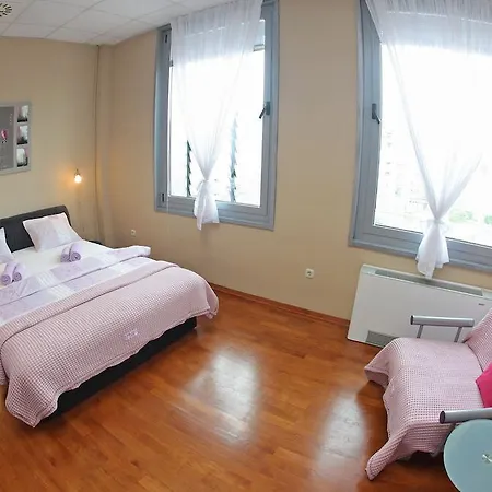 Apartment Mate *
