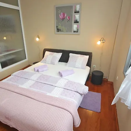Apartment Mate