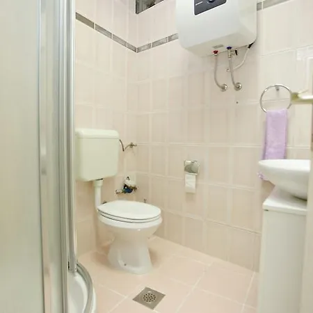 Apartment Mate *